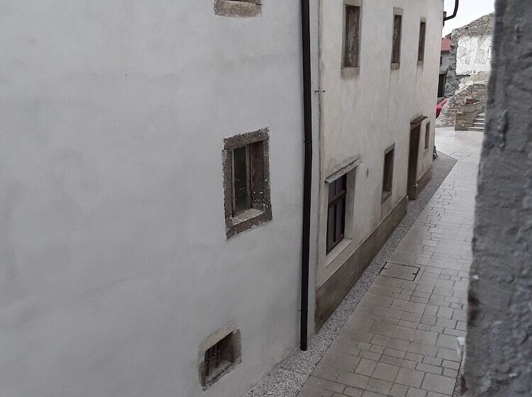 تختخواب و صبحانه B & W Križ