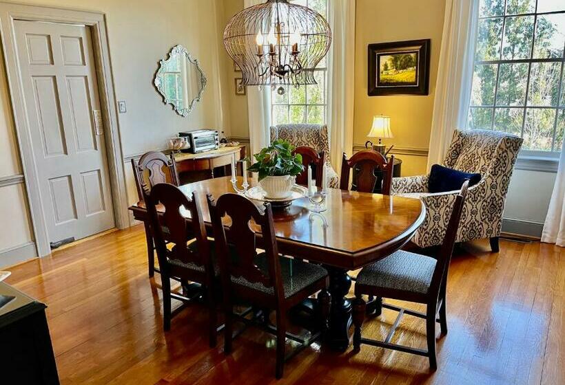 Bed and Breakfast The Holly And Ivy Inn