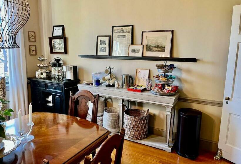 Bed and Breakfast The Holly And Ivy Inn