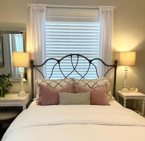 Bed and Breakfast The Holly And Ivy Inn