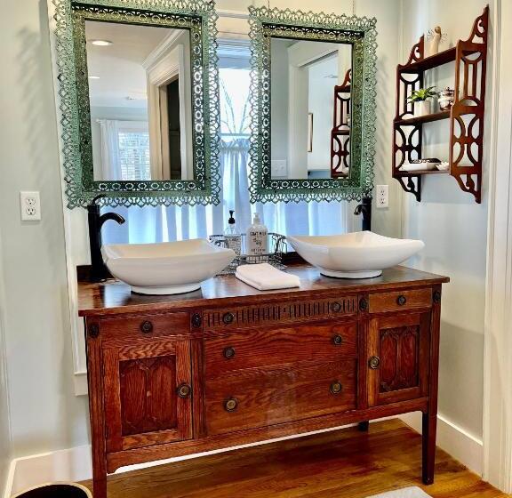 Bed and Breakfast The Holly And Ivy Inn