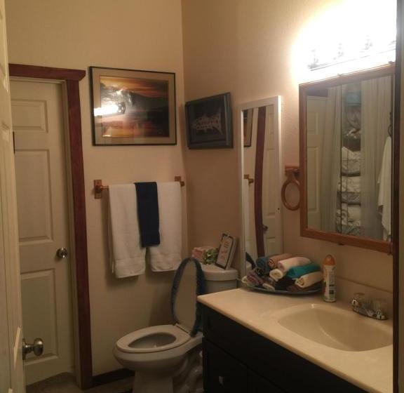 مبيت وإفطار The Runway House