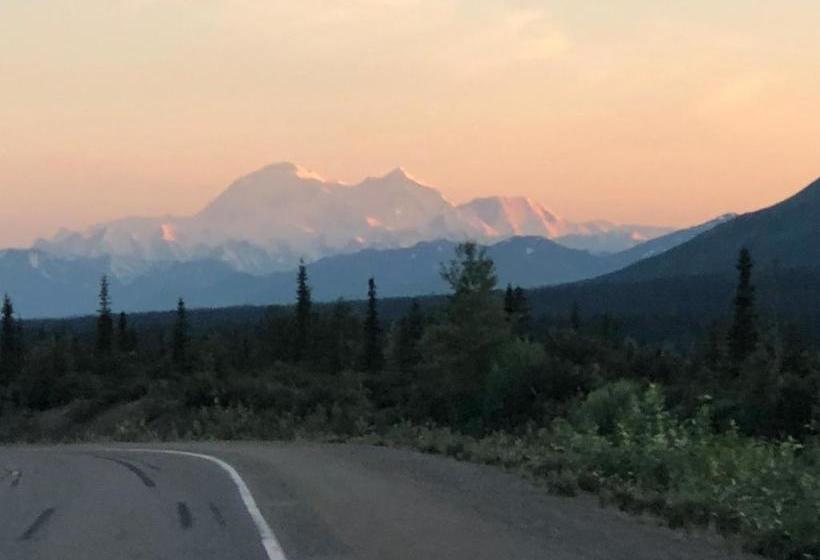 مبيت وإفطار The Runway House