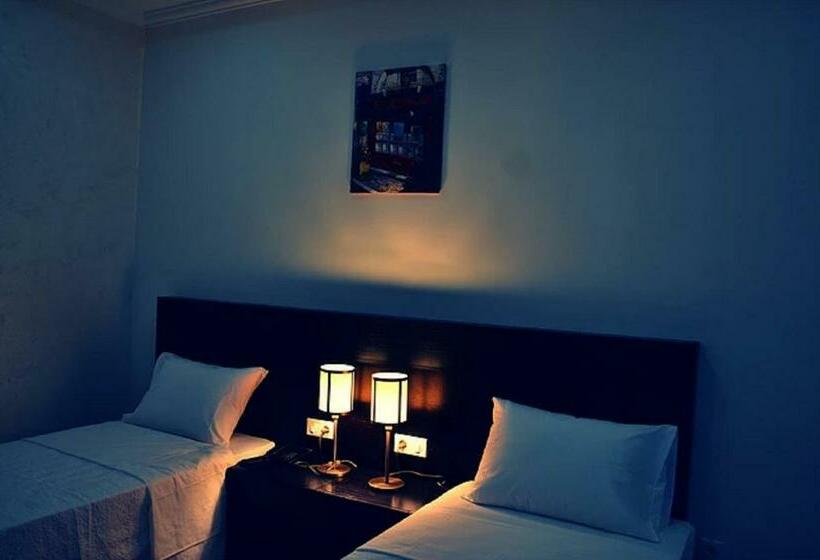 هتل De La Vallée