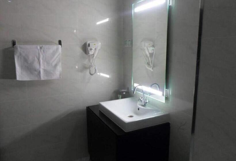 هتل De La Vallée