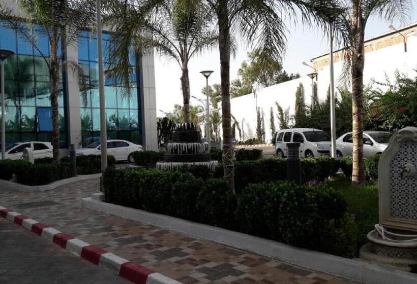 هتل De La Vallée