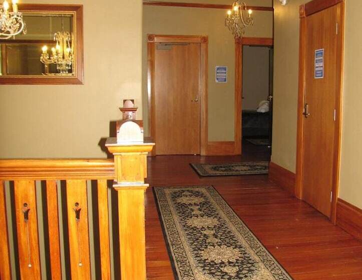 בית מלון כפרי Left Bank