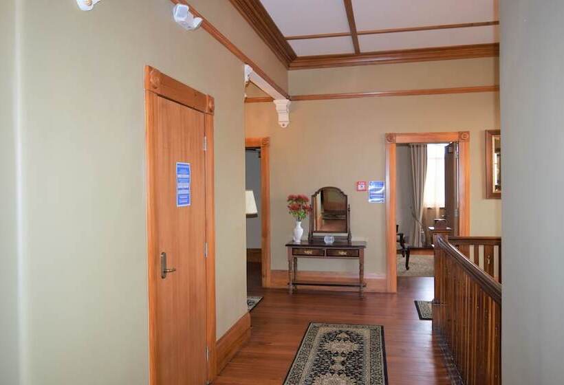 בית מלון כפרי Left Bank