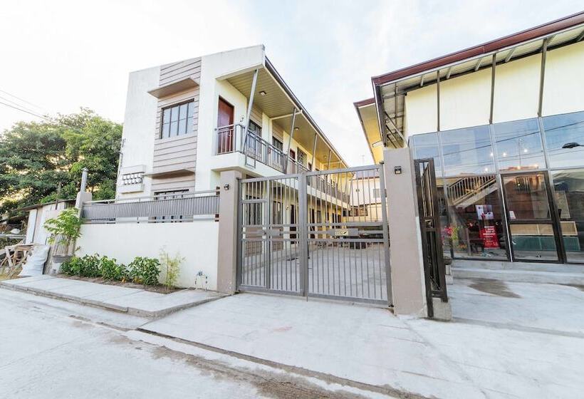 호텔 Reddoorz Plus @ Casa Lucia Sindalan San Fernando City Pampanga