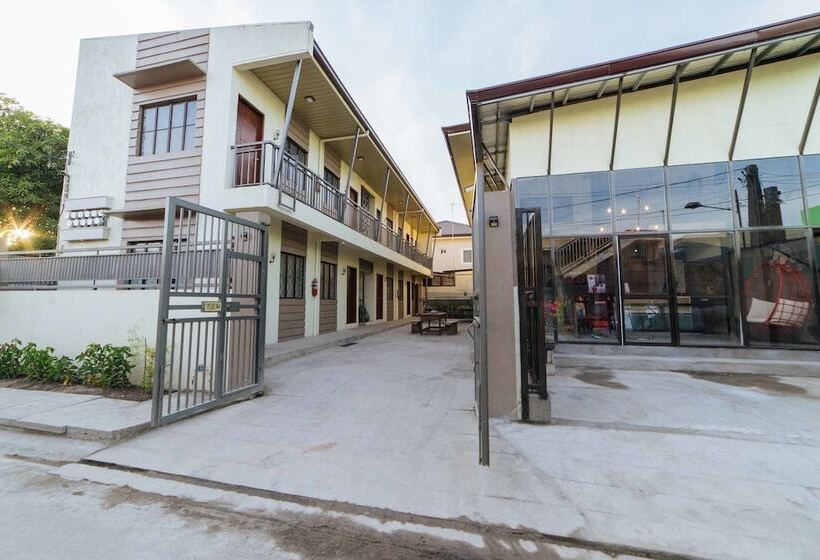 호텔 Reddoorz Plus @ Casa Lucia Sindalan San Fernando City Pampanga