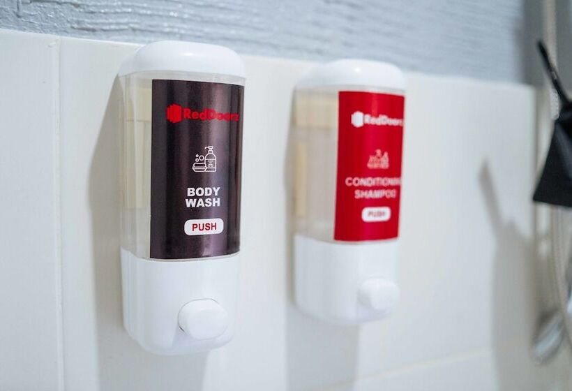 호텔 Reddoorz Plus @ Casa Lucia Sindalan San Fernando City Pampanga