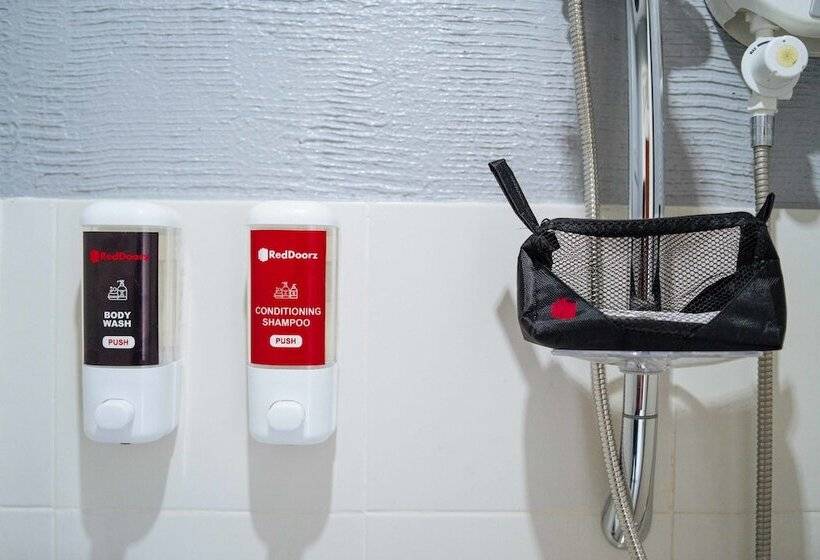 호텔 Reddoorz Plus @ Casa Lucia Sindalan San Fernando City Pampanga