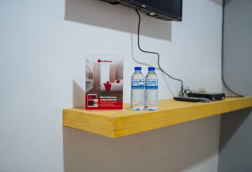 호텔 Reddoorz Plus @ Casa Lucia Sindalan San Fernando City Pampanga