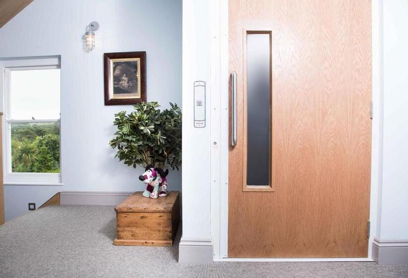 בית מלון כפרי The Globe Angle