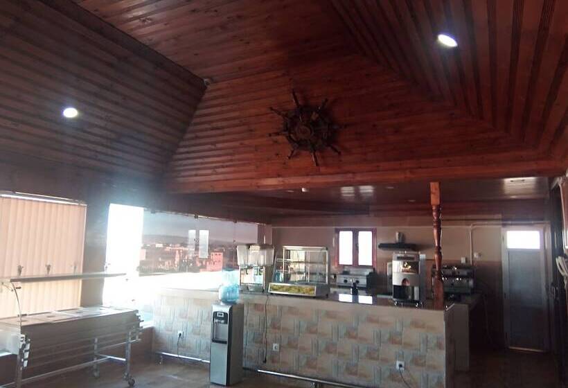 هتل Vallée Des Jardins