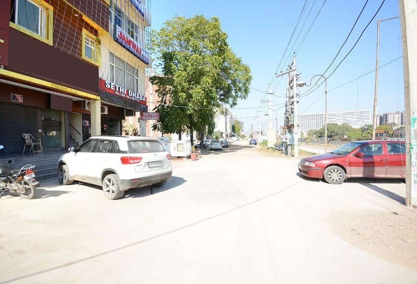 Oyo 28335 Hotel Classic