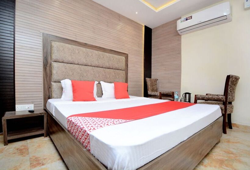 Oyo 28335 Hotel Classic