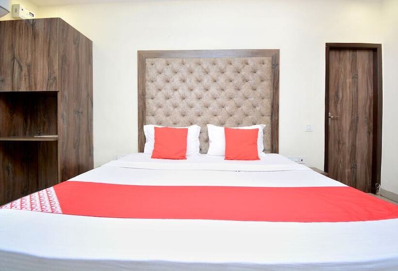 Oyo 28335 Hotel Classic