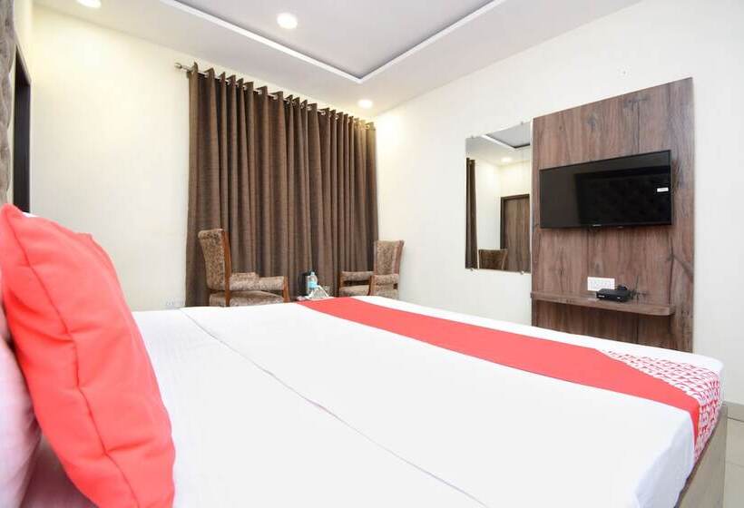 Oyo 28335 Hotel Classic