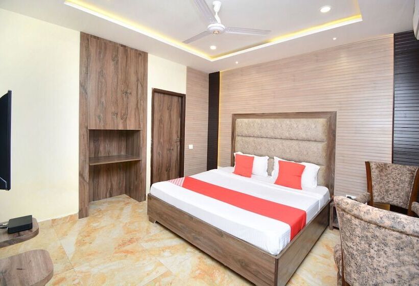 Oyo 28335 Hotel Classic