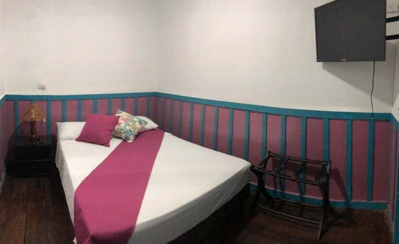 פנסיון Hostal Don Julio