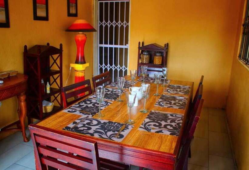 Пансион Legae Larona