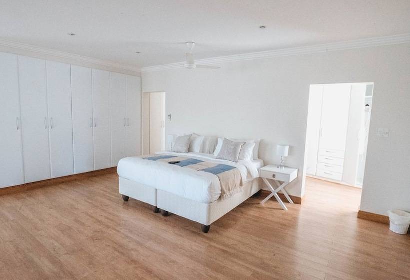 Пансион Santa Monica At Roger