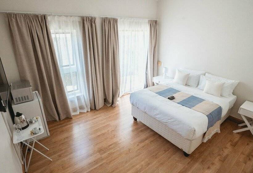 Пансион Santa Monica At Roger