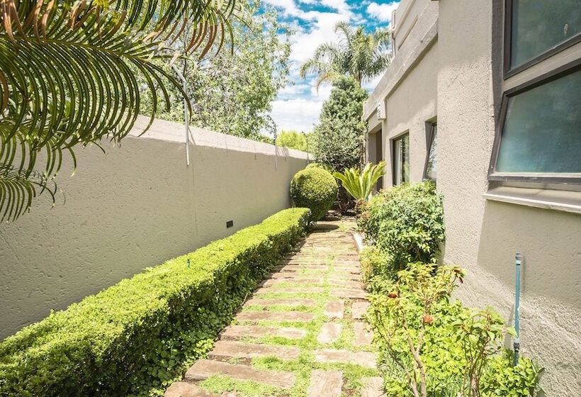 Пансион Santa Monica At Roger