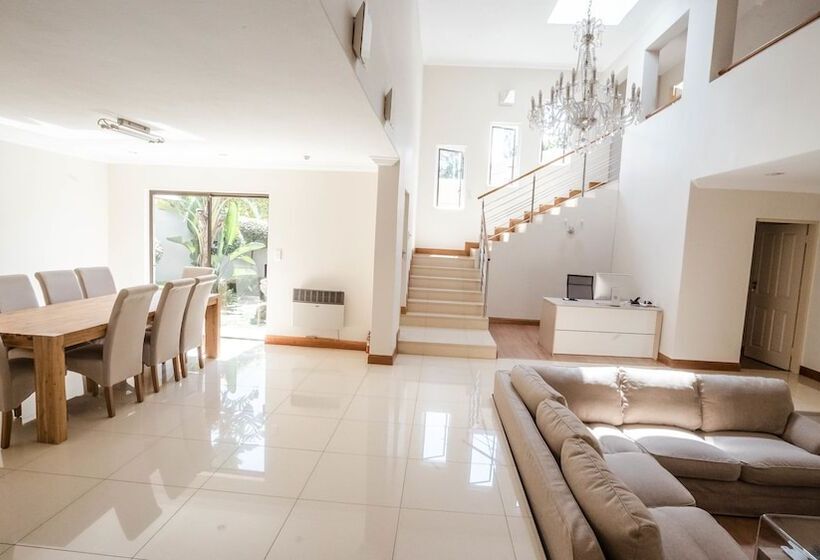 Пансион Santa Monica At Roger