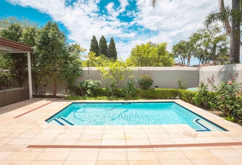 Пансион Santa Monica At Roger