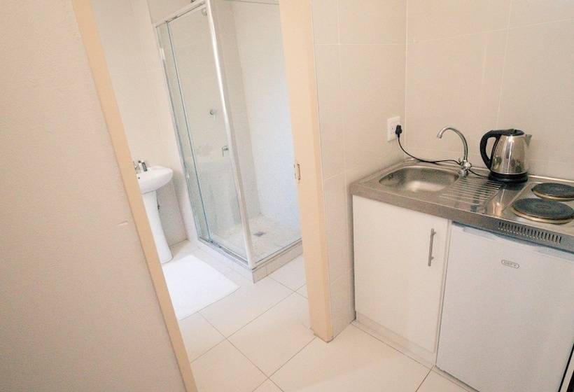 Пансион Santa Monica At Roger