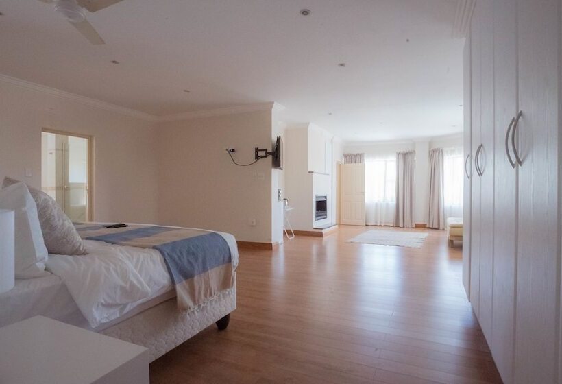 Пансион Santa Monica At Roger