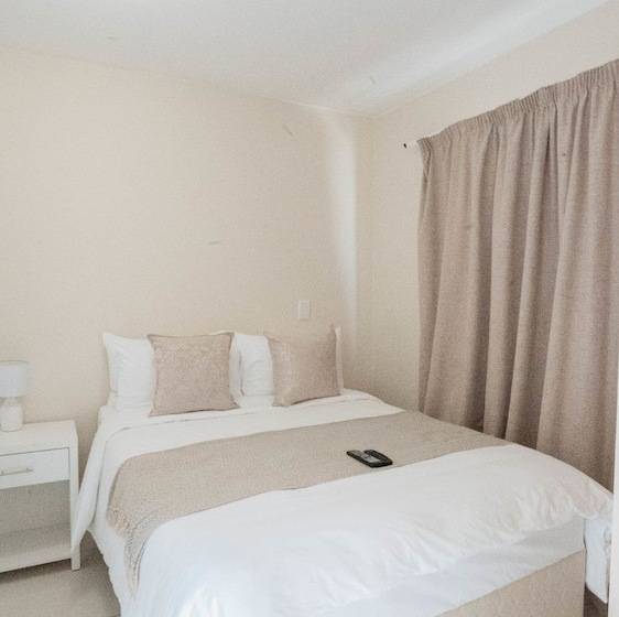 Пансион Santa Monica At Roger