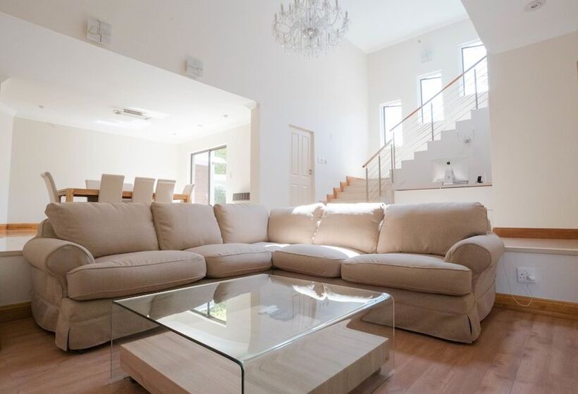 Пансион Santa Monica At Roger