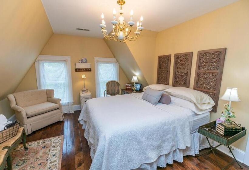 Riverside Gables Bed And Breakfast