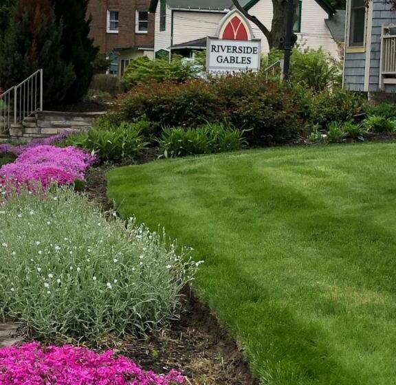 Riverside Gables Bed And Breakfast