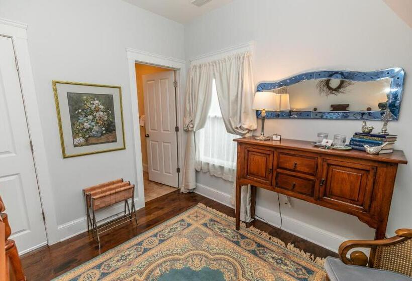 Riverside Gables Bed And Breakfast