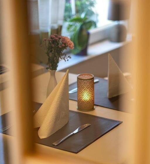 Warias Hotel & Restaurant