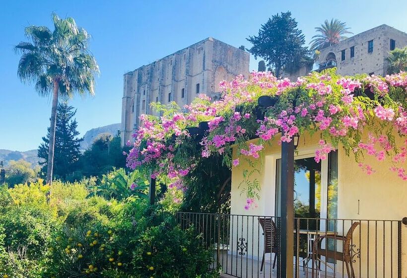 הוסטל Bellapais Gardens