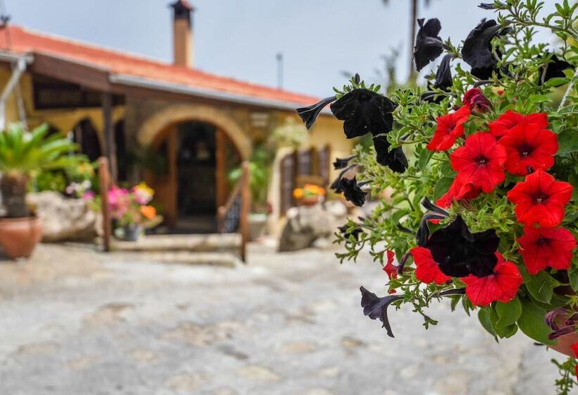 הוסטל Bellapais Gardens