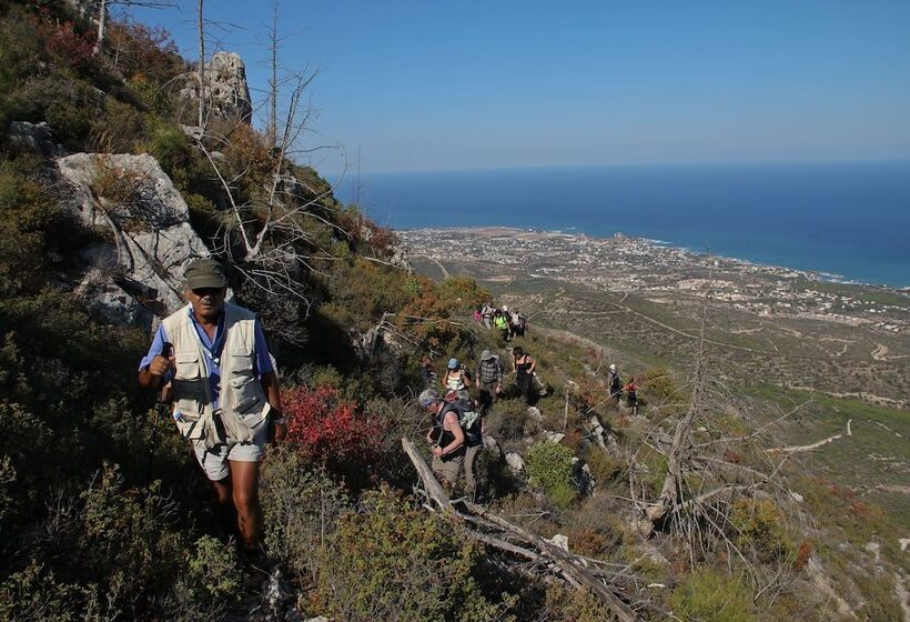 הוסטל Bellapais Gardens