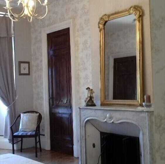 مبيت وإفطار Château De Lastours