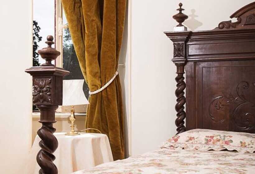 مبيت وإفطار Château De Lastours