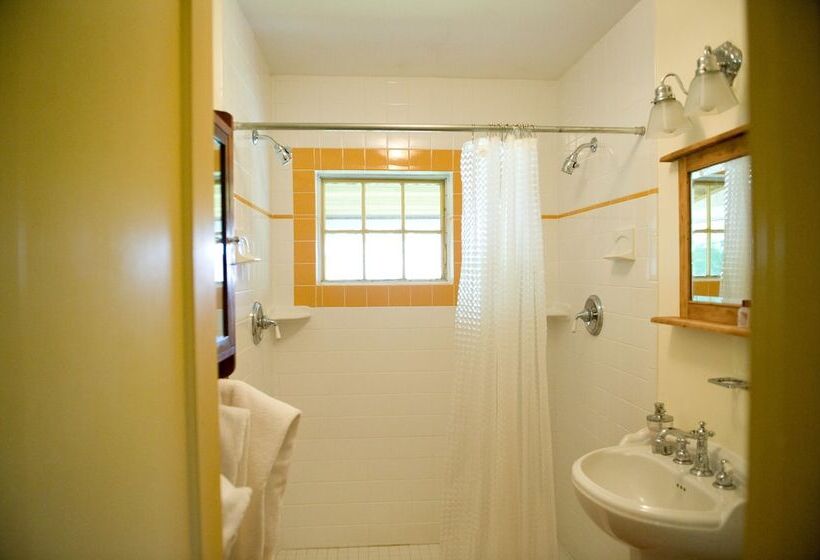 مبيت وإفطار Hopkins Ordinary Bed, Breakfast And Ale Works