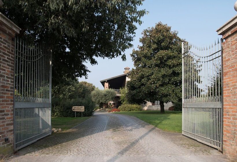 ベッドアンドブレックファースト Le Rondini