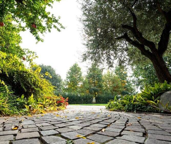 ベッドアンドブレックファースト Le Rondini