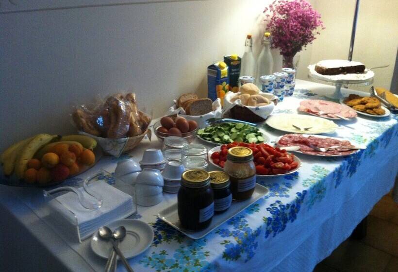 ベッドアンドブレックファースト Le Rondini