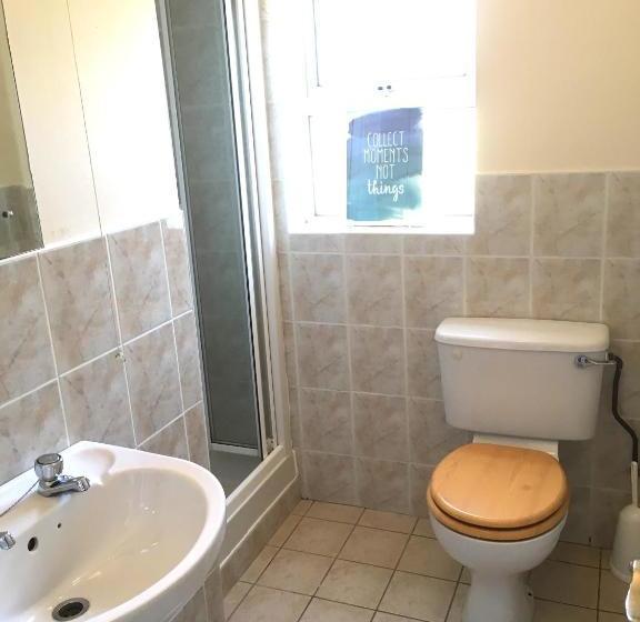 Bed and Breakfast The Pier Bar , Cleggan