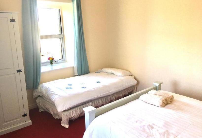 Bed and Breakfast The Pier Bar , Cleggan